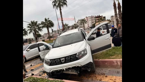 Toroslar'da Trafik Kazası: İki Araç Çarpıştı