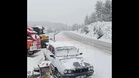 Toroslar'da Kar Yağışı Görüntülendi