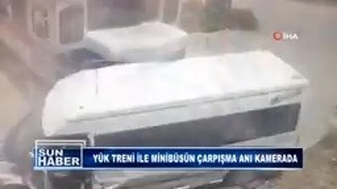 Dehşete Düşüren Tren Kazasının Yeni Görüntüleri Ortaya Çıktı...