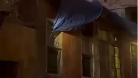 Mersin Tarsus’ta Eski Binada Korkutan Yangın