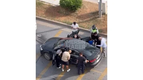 Mersin’de Otomobil Karşı Yola Geçti: 2 Yaralı