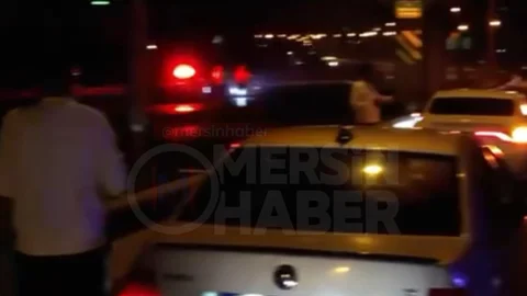 Mersin Erdemli Çeşmeli Otoyol Çıkışında Araç Yangını Meydana Geldi