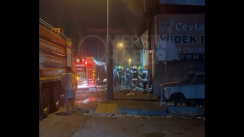 Mersin'de Gece Yangını Çıktı