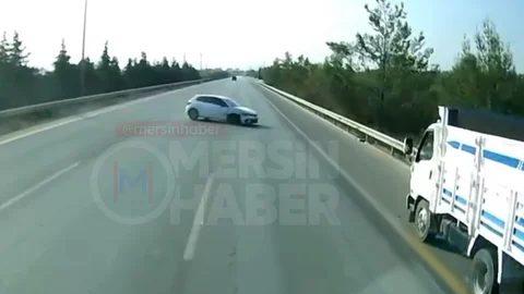 Mezitli'de Otoyolda Kaza