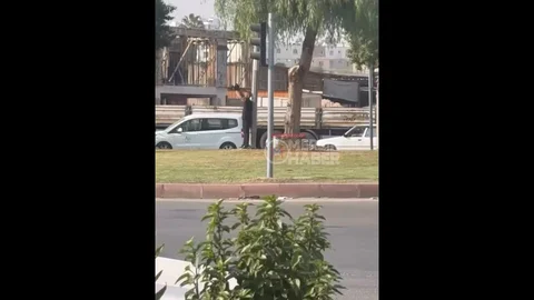 Yalınayak Kavşağı'nda Dans Şovu