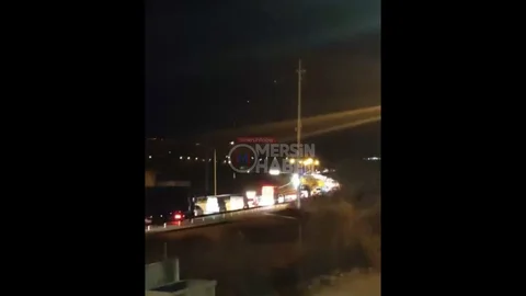 Erdemli Çeşmeli Otoban Trafiği Kilitlendi