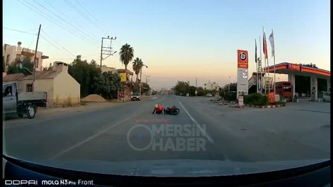 Erdemli'de Kadın Motosiklet Kazası Görüntülendi