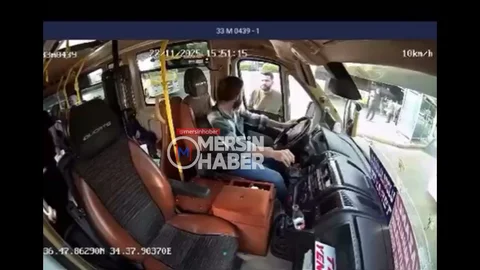 Mersin'de Minibüs Şoförleri Arasında Kavga Görüntülendi