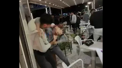 Üniversite Caddesi'nde Kafede Tatsızlık: Bir Anda Ortalık Karıştı!