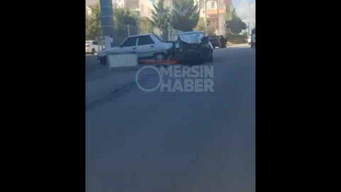 Çiftlikköy'de İki Araç Çarpıştı