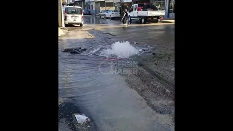 Mersin'de Su Borusu Patladı, Okul Çevresi Sular Altında Kaldı