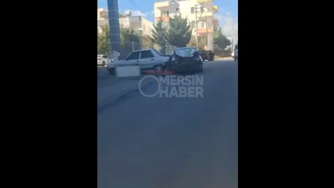 Çiftlikköy'de İki Araç Çarpıştı, Yaralı Yok