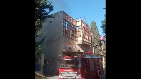 Mersin'de Tadilat Halindeki Binada Yangın Çıktı