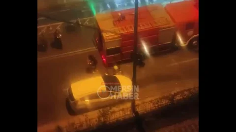 Mezitli'de Park Halindeki Araç Yangından Kurtarıldı