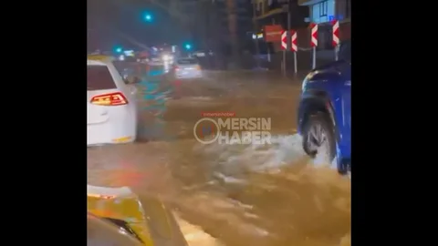 Mersin'de Yağış ve Fırtına Etkili Oldu