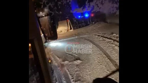 Niğde'de TIR Devrildi, Ulaşım Etkilendi