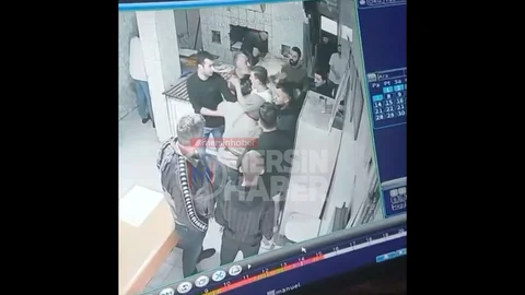 Mersin'de Fırında Lahmacun Kavgası Görüntülendi