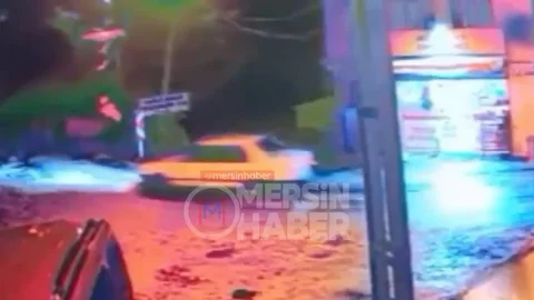 Mersin Erdemli'de Şarampole Yuvarlanan Araçta Yaralılar Var