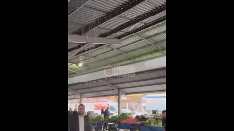 Kapalı Pazar'da Su Akıntısı Sorunu Yaşandı