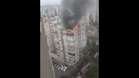 Mersin'de 9. Katta Yangın Çıktı