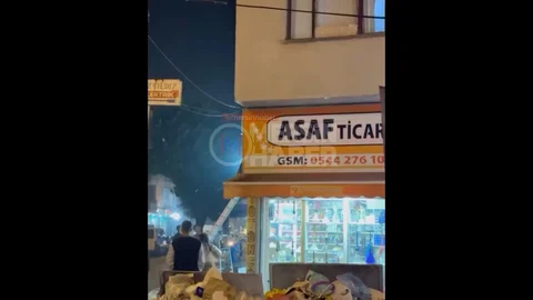 Kedi Kepenkten Kurtarıldı