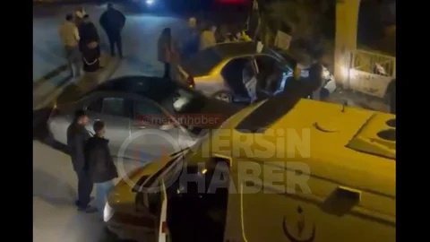 Mersin'de İki Araç Çarpıştı