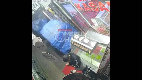 Mersin'de Bisiklet Hırsızlığı Güvenlik Kamerasında Kaydedildi