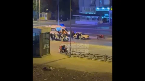 Mersin'de Otomobil Yayaya Çarptı, Yaralı Var