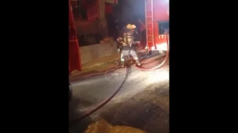 Yalınayak Mahallesi'nde Yangın Çıktı, Evin Boş Olması Şans Getirdi