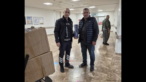 Mersin Tarsus’ta Sağlık Çalışanlarına Şemsiye Hediye Edildi