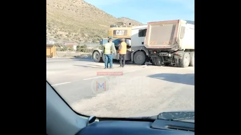 Gülnar'da İş Makinesi Yüklü TIR Kazası