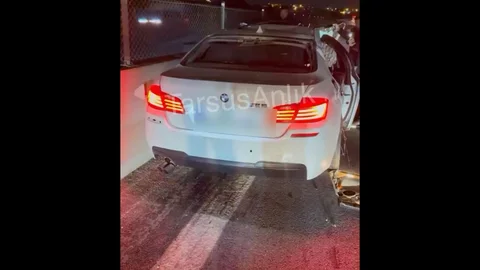 Mersin'de Feci Kaza: Otomobil Bariyerlere Çarptı, 2 Yaralı