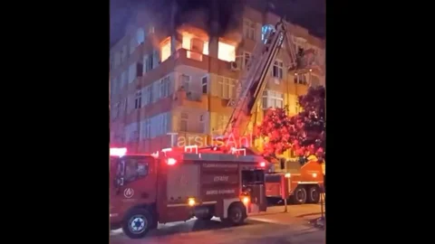 Tarsus'ta Gece Yarısı Yangın: Bir Kişi Baygın Halde Çıkarıldı
