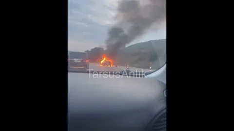 Mersin'de Otoyolda Araç Yangını Meydana Geldi