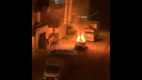 Toroslar'da Gece Yangın: Araç Kül Oldu