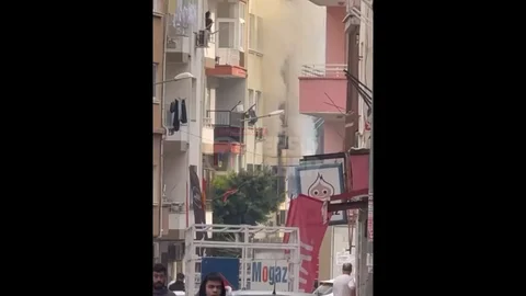Mersin Hamidiye Mahallesi'nde Yangın Meydana Geldi