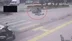 Antalya Manavgat ilçesinde yaya geçidini kullanan bisiklete motosiklet çarptı, 3 kişi yaralandı.
