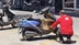 Erzincan Merkez'de Oğul Veren Arılar, Motosikletin Üzerine Kondu