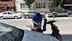 Plakasız elektrikli motosikleti bağlanan sürücü denetime girdiği caddeden taksi ile çıktı - ESKİŞEHİR