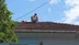 Zonguldak Karadeniz Ereğli'de Çatıya Çıkan Adam, Eşi ve Kız Kardeşi Tarafından İkna Edildi