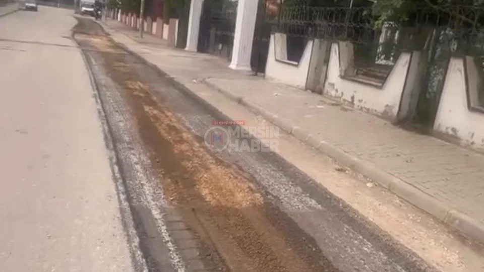 Mezitli Tece'de Asfalt Çilesi: Vatandaş İsyan Etti: "3 Aydır Mahalle Berbat Halde, Araçlarımızda Alt Takım Kalmadı!"