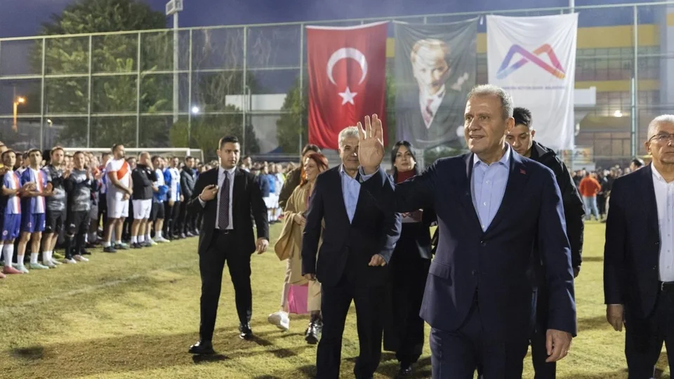 Vahap Seçer Başlangıç Vuruşunu Yaptı: Büyükşehir’de Futbol Şenliği