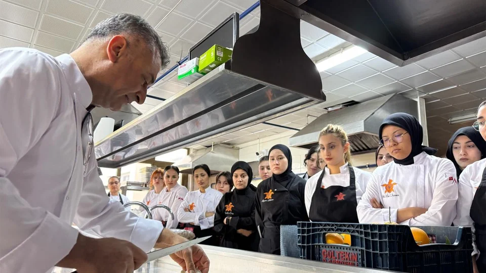 Tarsus Belediyesi'nin İstiridye Mantarları Gastronomi Öğrencileriyle Buluştu