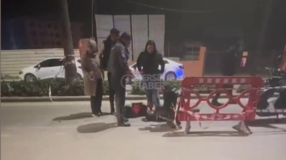 Tarsus’ta Motosiklet Kazası: Dubaya Çarpan Sürücü Yola Savruldu!