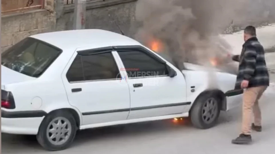 Tarsus’ta Seyir Halindeki Otomobil Alevlere Teslim Oldu!