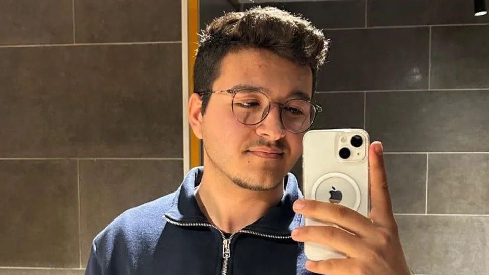 Okan Merzeci Bulvarı’ndaki Feci Kazada Kahreden Son: 20 Yaşındaki Genç, Gece Sıkıştığı Araçtan Kurtarılmıştı; Bu Sabah Vefat Haberi Geldi