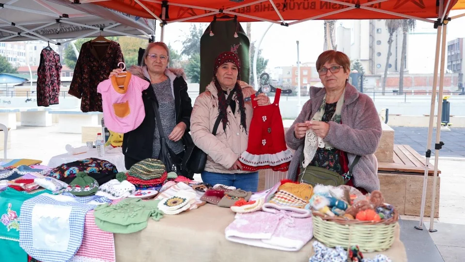 Mersin Büyükşehir'den Kadınlara Destek: Evde Üretilen İçli Köfte, Pekmez, Takı ve Örgüler Kent Meydanı'nda