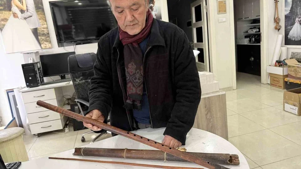 “ Sami Kolor” 165 Yıllık Aile Yadigarı Sandal Ağacı Kavalını Satıyor: Geliriyle Yaylada Hayrat Çeşmesi Yaptıracak