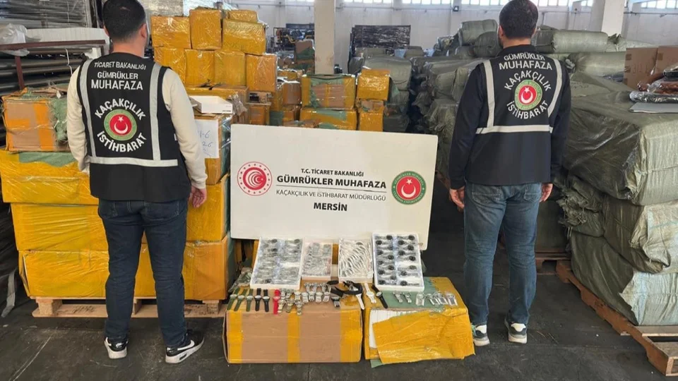 Mersin'de 1,5 Milyarlık Kaçak Saat Operasyonu: 116 Bin Taklit Kol Saati Ele Geçirildi