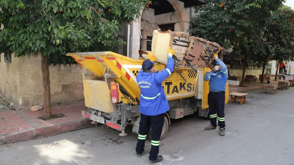 Akdeniz'de Çöp Taksiler Devrede: Büyük Hacimli Atıklar Dar Sokaklardan Anında Temizleniyor!